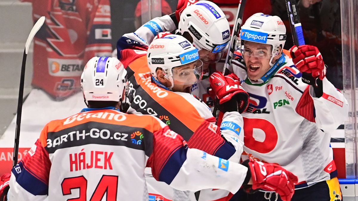 Pardubice zabojují o postup do play off Ligy mistrů v Sheffieldu, Třinec hostí Osvětim