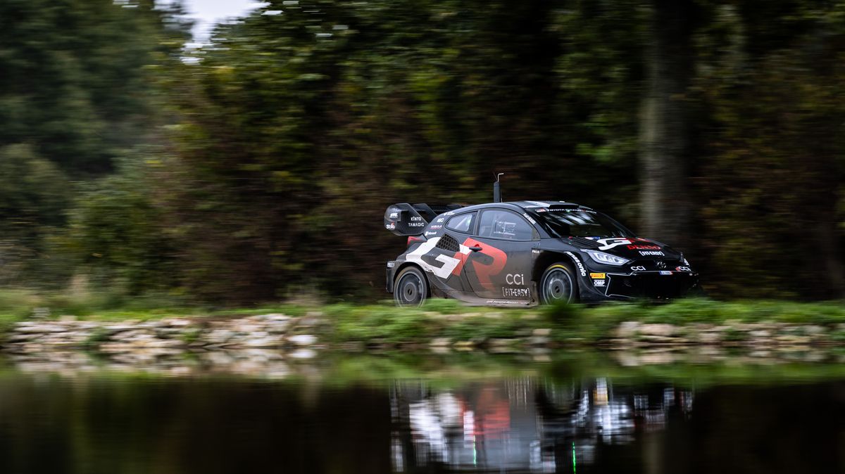 Italskou rallye vede po první etapě Ogier, Prokop je jedenáctý