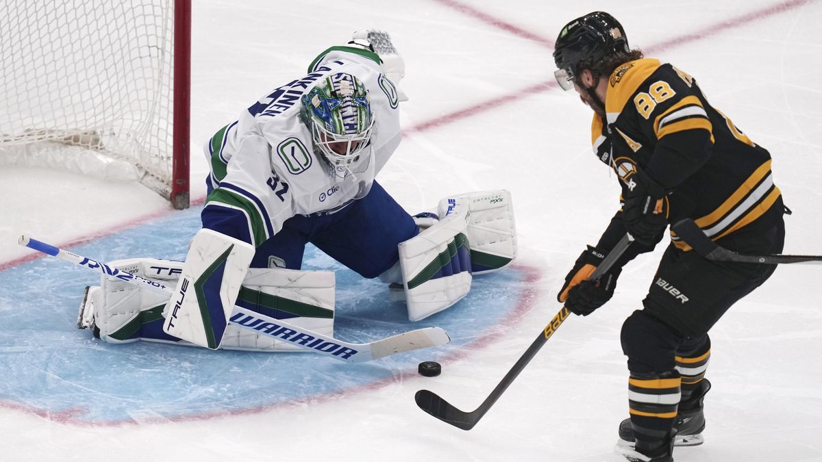 Vancouver vynuloval Boston v čele s Pastrňákem, Vejmelka pomohl k výhře Utahu jedenácti zákroky