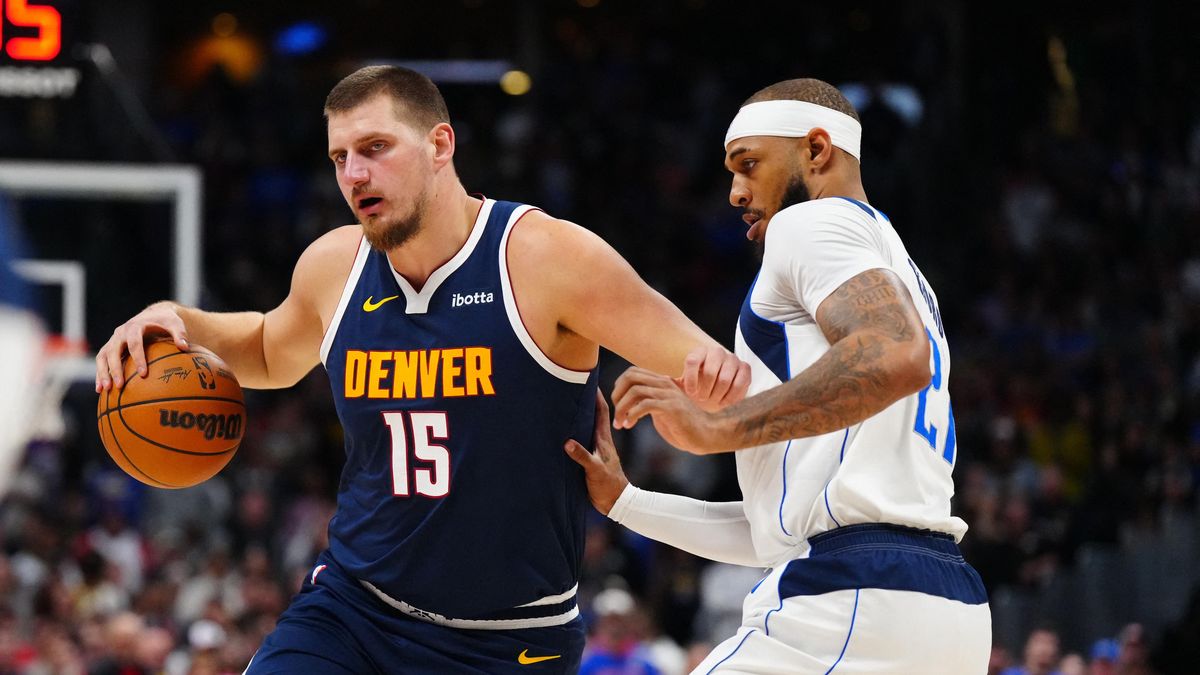 Jokič v NBA řídil výhru Denveru nad Dallasem, Curry pokořil Oklahomu