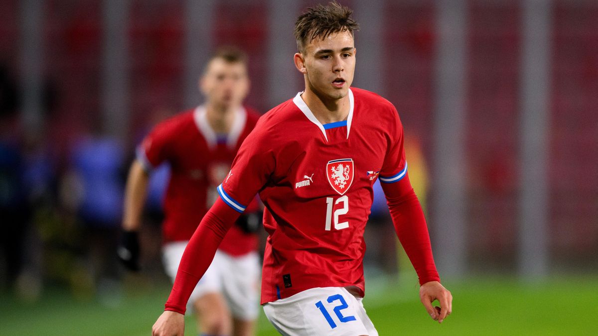 Jednadvacítce pomůže v boji o postup na Euro slávista Jurásek. Kinský s Vitíkem budou v áčku