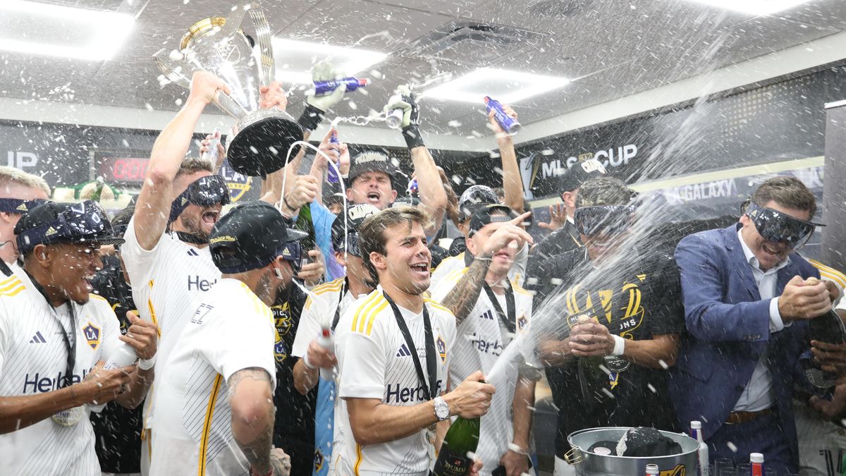 Fotbalisté LA Galaxy porazili NY Red Bulls a po deseti letech ovládli finále MLS