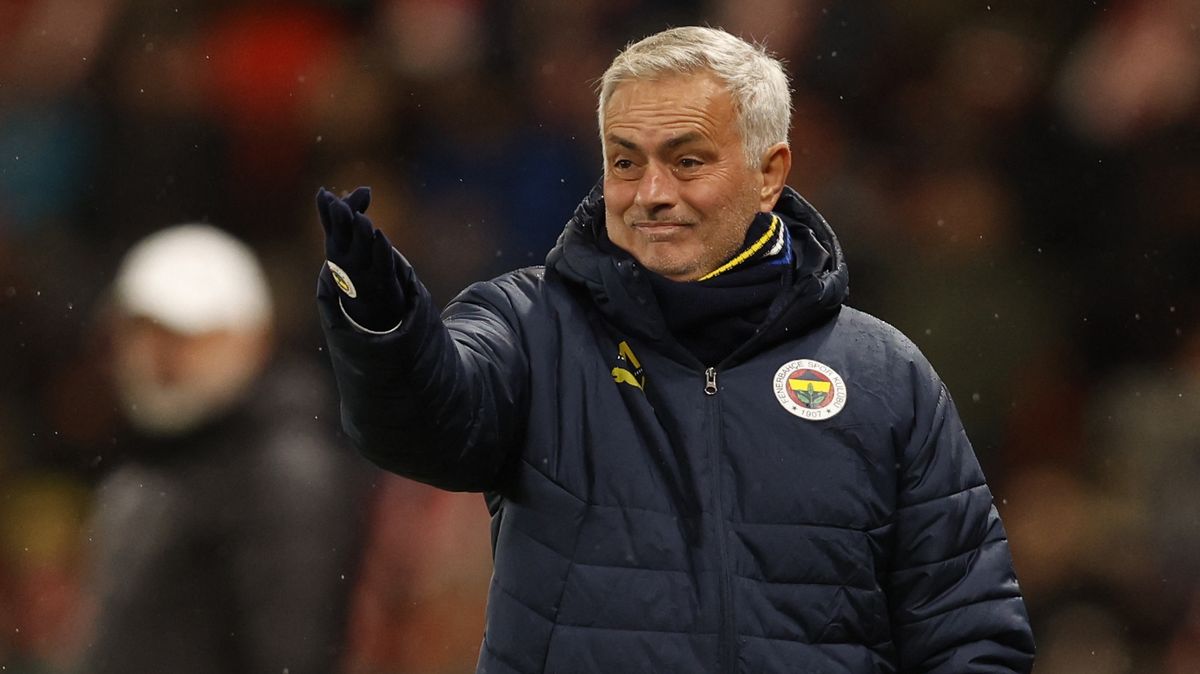 Mourinho: Slavia měla dostat červenou. Za druhou půli jsme si výhru zasloužili