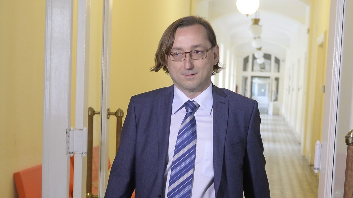 Na předsedu FAČR bude kandidovat také bývalý politik Blažek