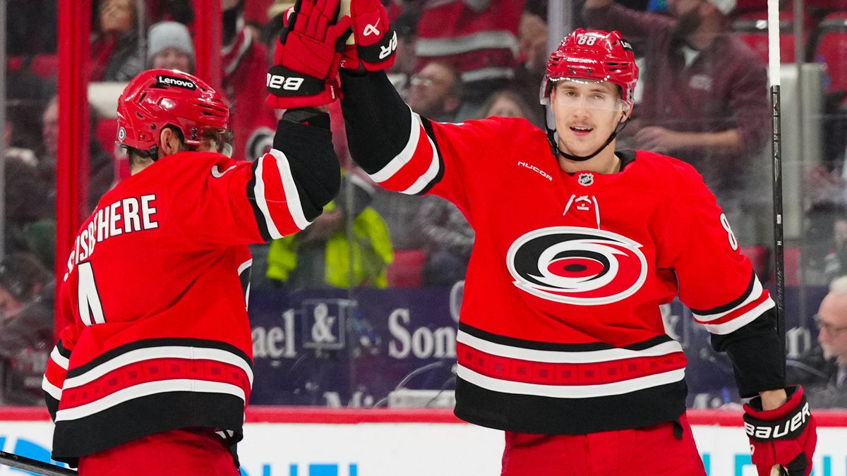 Nečas je třetí v produktivitě NHL o tři body za lídrem MacKinnonem