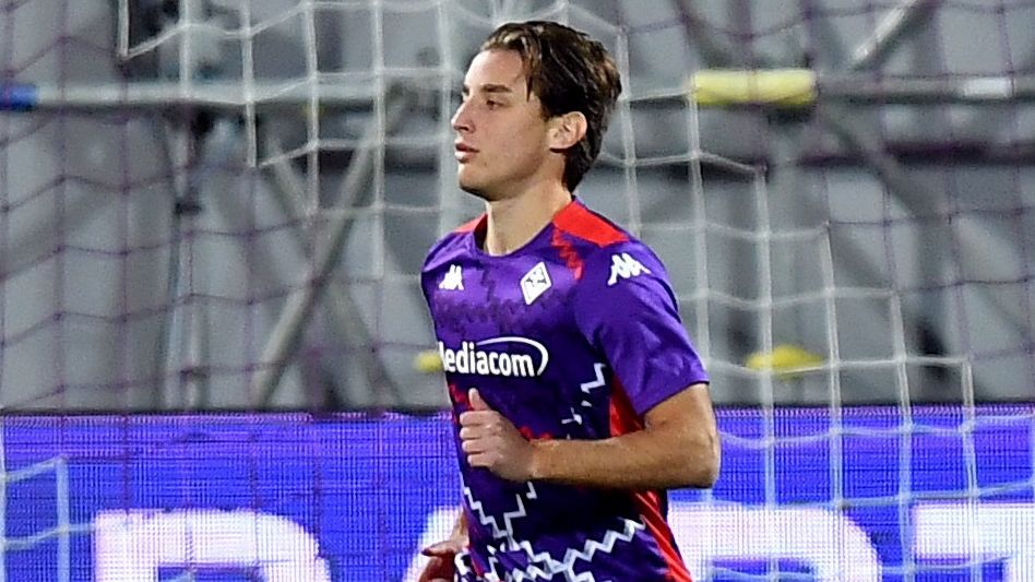 Záložník Fiorentiny Bove po kolapsu dostane kardioverter-defibrilátor