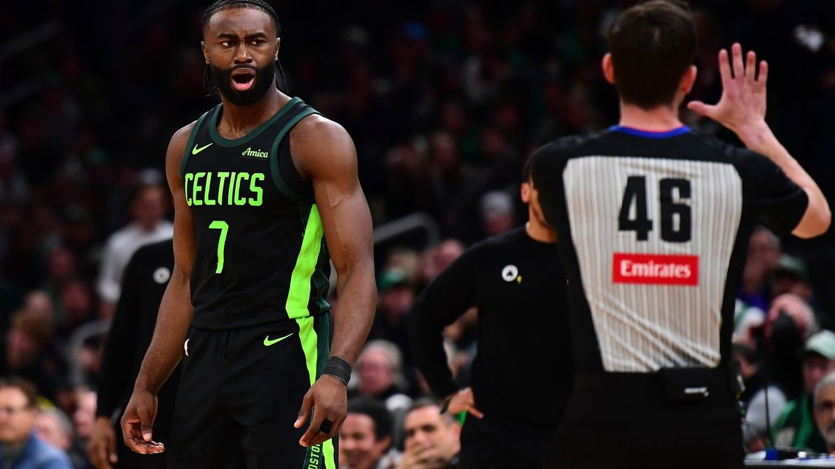 Basketbalista Bostonu Brown zaplatí 25 000 dolarů za výhružné gesto