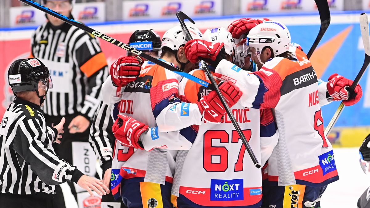 ONLINE: Videomomenty z utkání Pardubice - Kladno