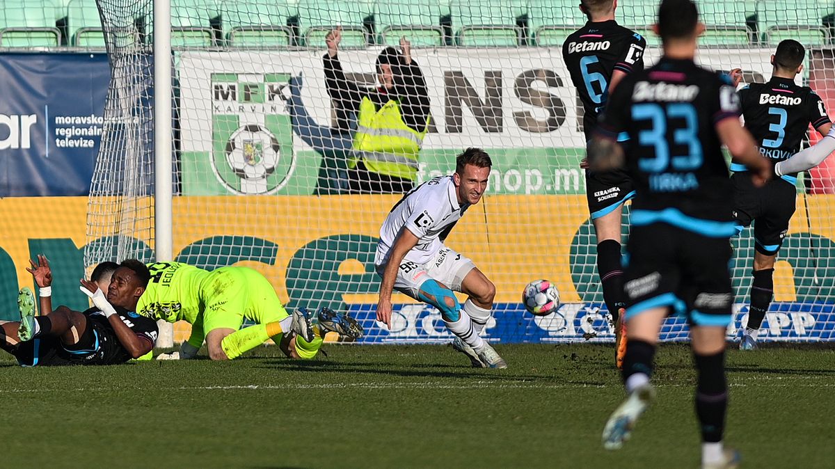 Šulc ukázal, jaký je fotbalista. Mrzí mě nedotažené šance, říkal Hyský po porážce s Plzní