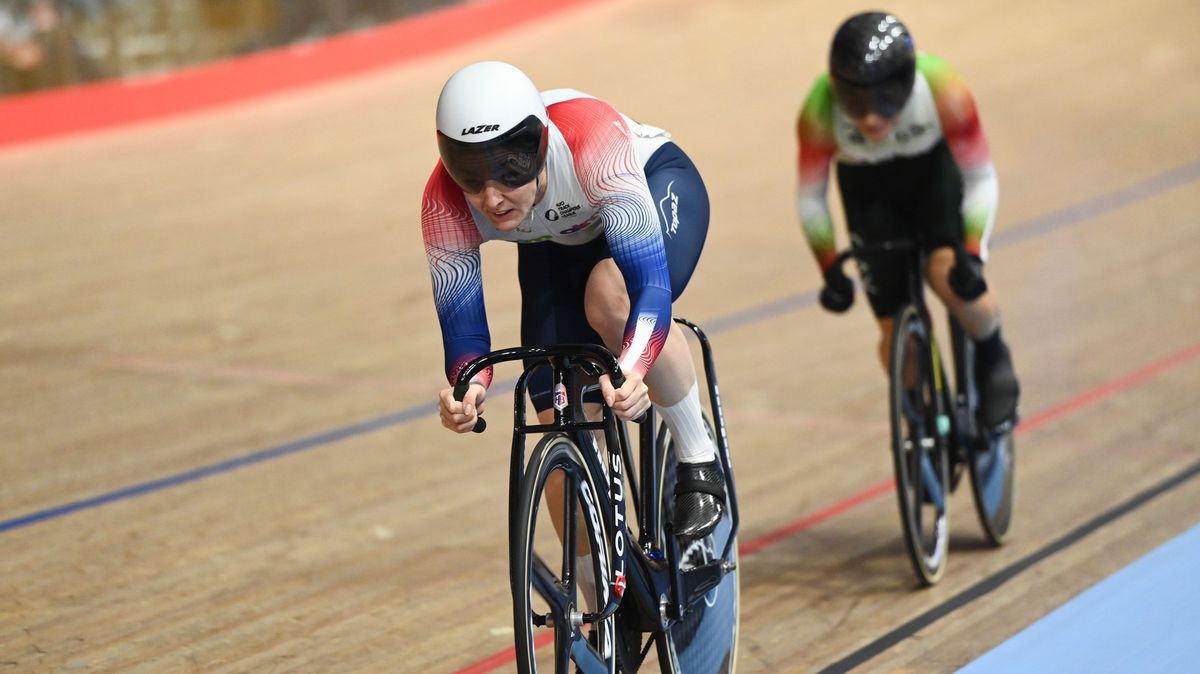 Děsivé záběry. Olympijská vítězka musela být po kolizi odvezena do nemocnice