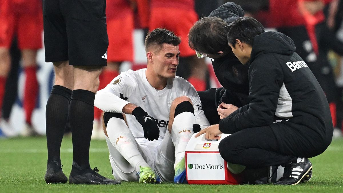 Leverkusen vyhrál na Bayernu. Schick se zranil a nedohrál