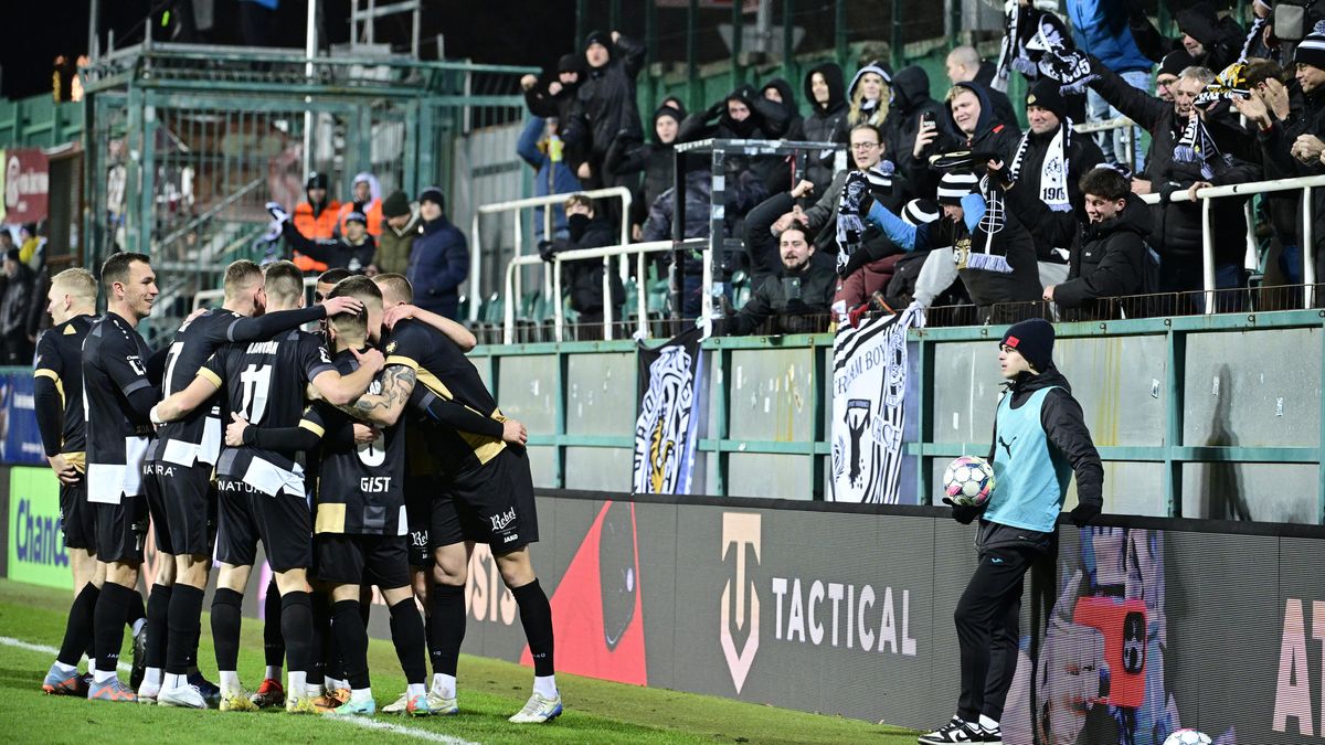 Den a noc. Votroci odčinili blamáž a potěšili trenéra
