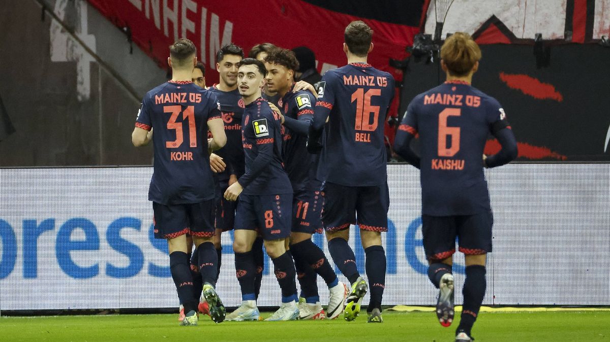 Fotbalisté Mohuče v německé lize počtvrté v řadě vyhráli a jsou třetí