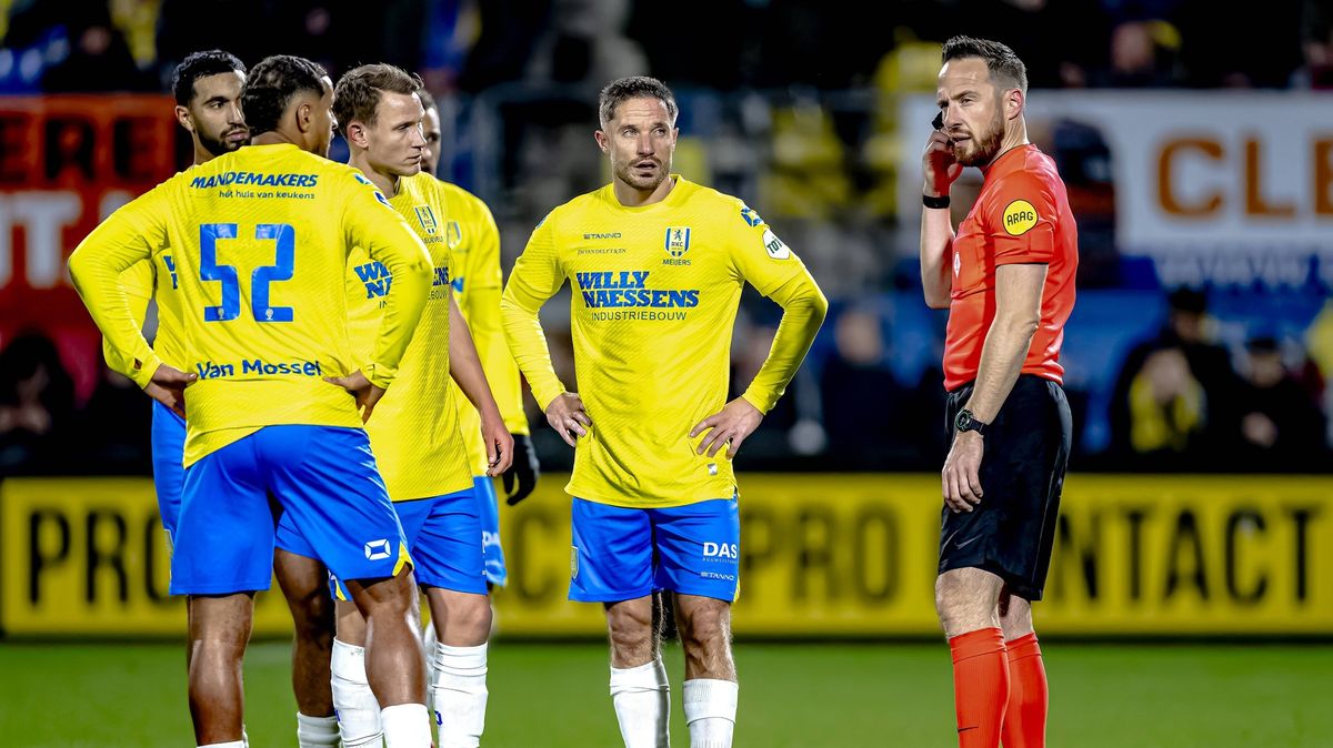 Skandál, trenér zuřil. VAR odvolal gól kvůli ofsajdu, který v pravidlech neexistuje