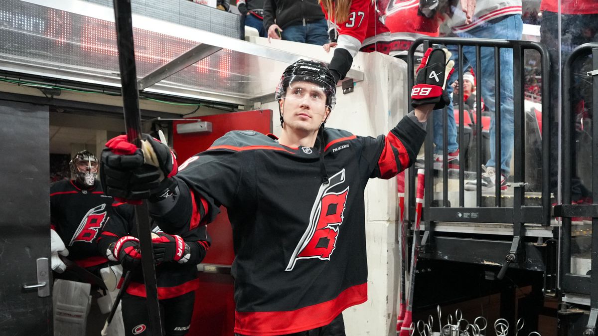 Nečas mezi pistolníky. Česká hvězda se v NHL předhání s těžkými vahami