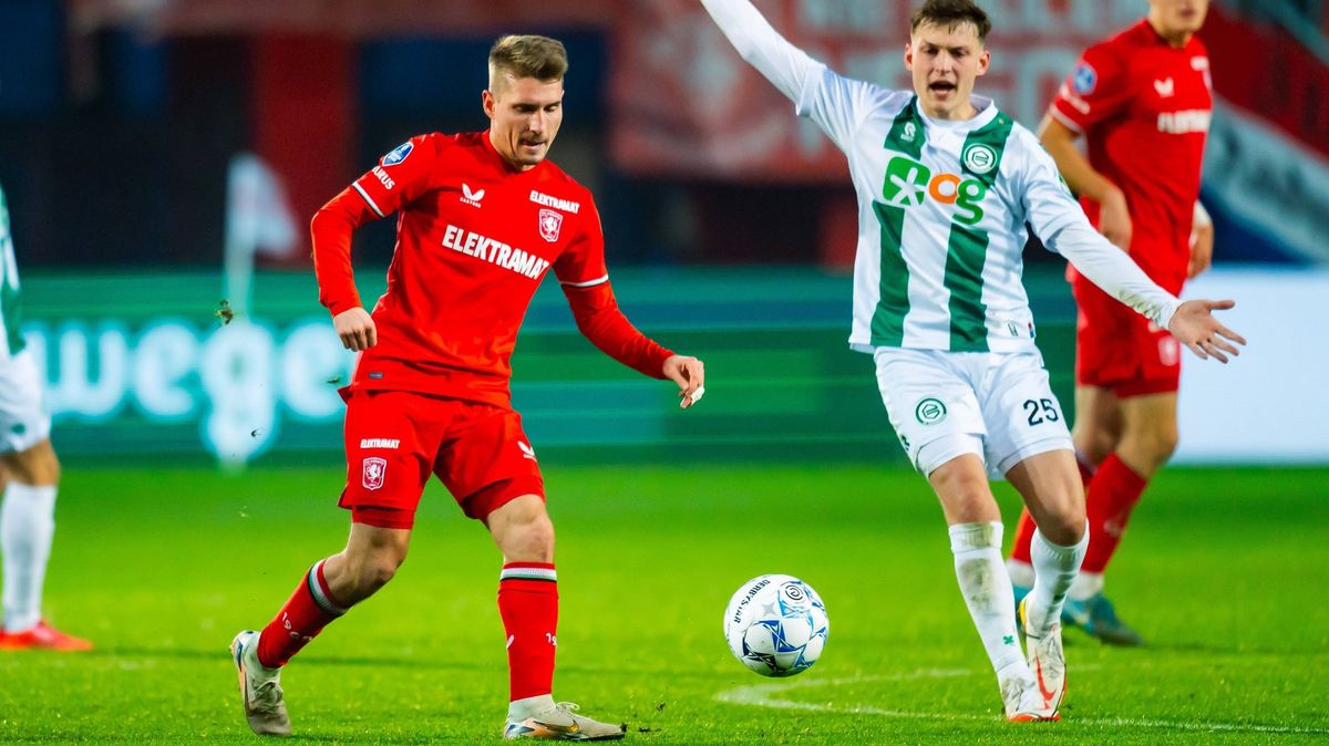Czech Star Sadílek Signs New Deal with Twente