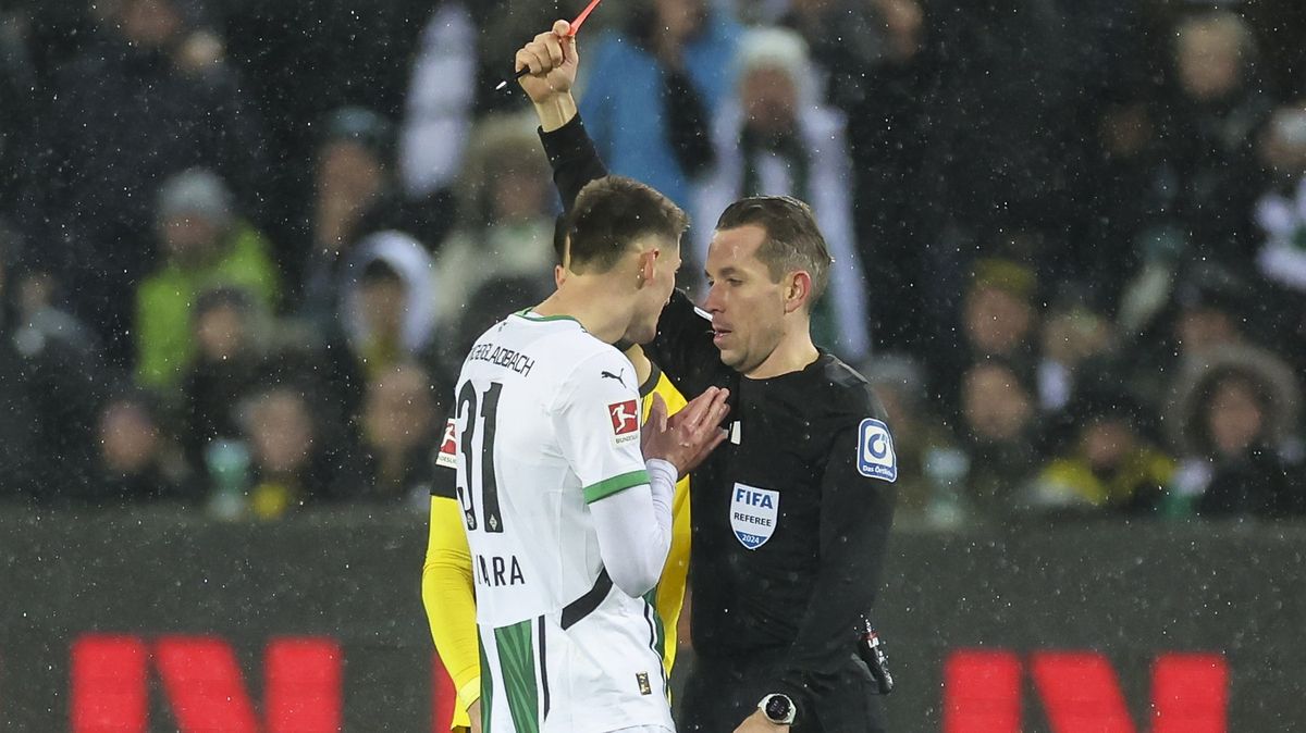 Čvančarův úlet. Podrážděný reprezentant zvládl jen šest minut, pak ho vyloučili