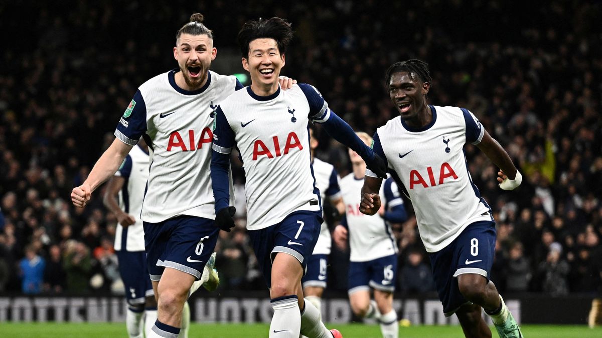 Šílený chaos, komentovali experti výkon Tottenhamu. Kapitán Son rozhodl výstavním gólem z rohu