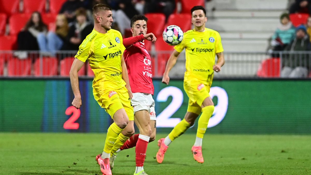 Olomouc se omluvila Pardubicím za poškození části stadionu