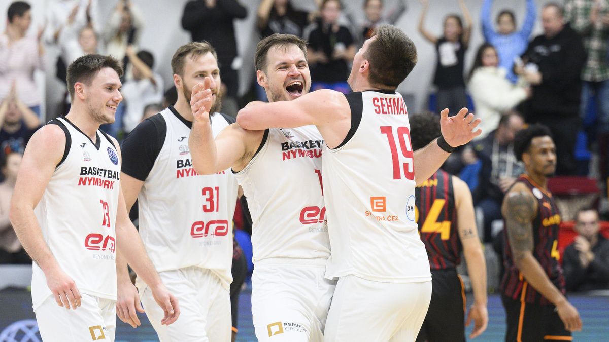 Nymburk se po jasné výhře nad Slavií vrátil do čela NBL