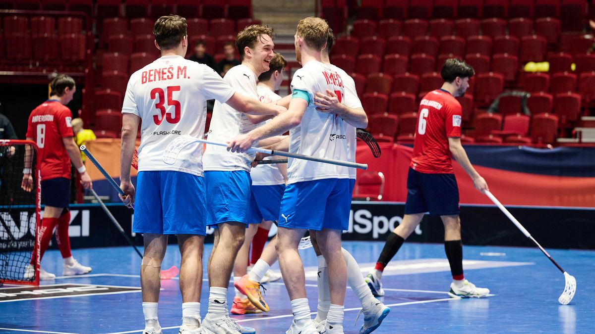 Pohodový start. Čeští florbalisté rozdrtili Nory sedmi góly