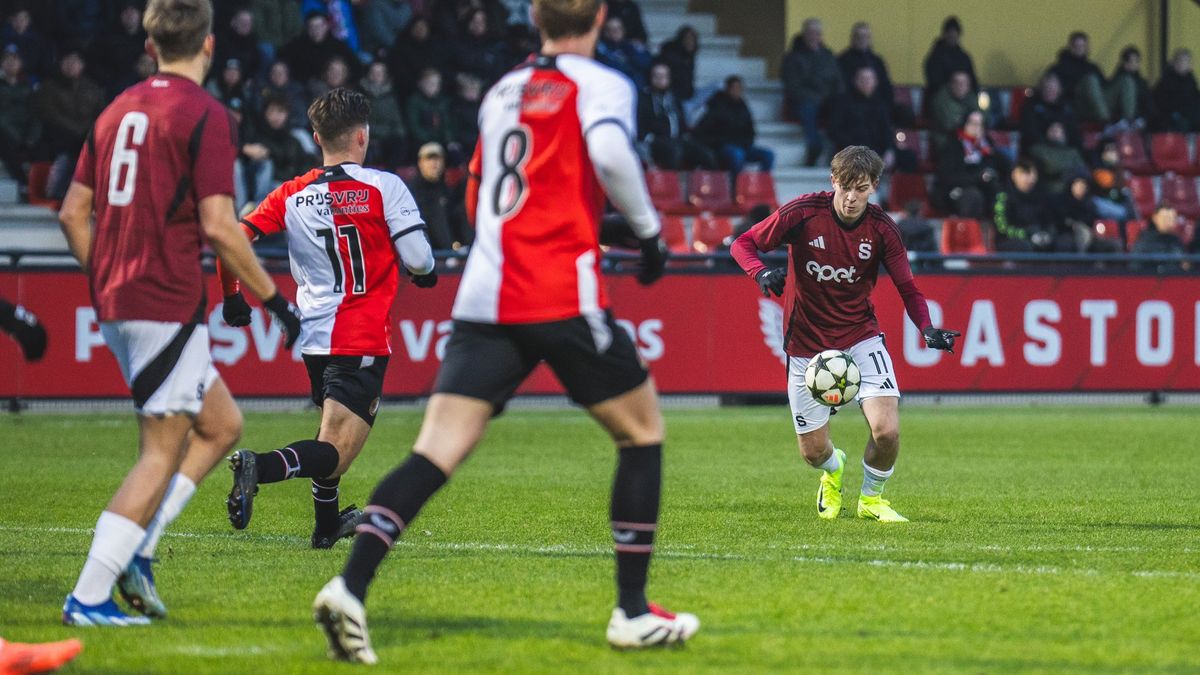 Šest zápasů, pět proher, mladíci Sparty skončili poslední. Fanoušky hlídaly žluté vesty