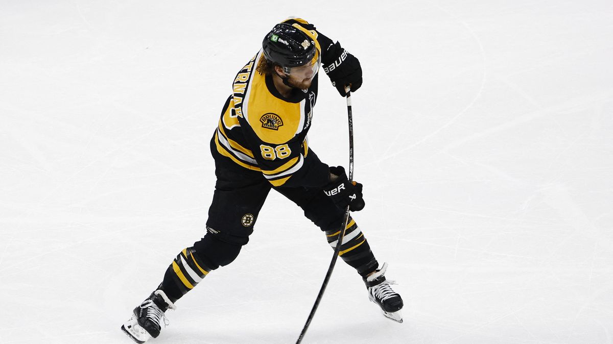 Pastrňák řídil výhru Bostonu, po osmi měsících se trefil Rutta