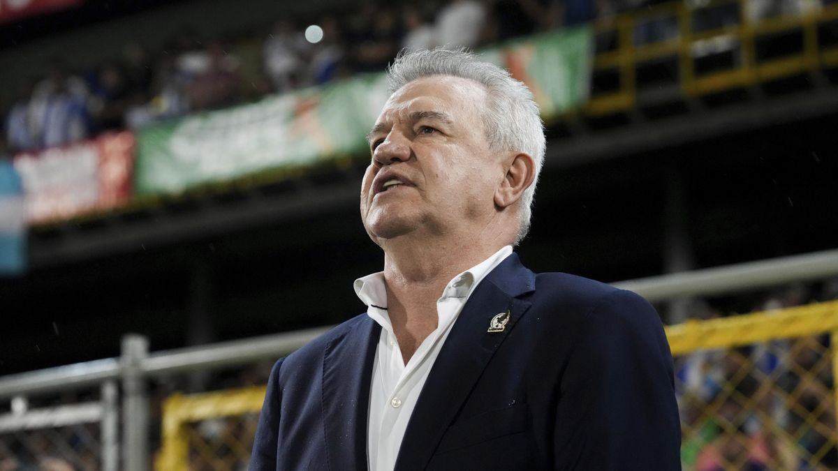 Odcházel se zakrvavenou hlavou. Trenéra Mexika zranil fanoušek plechovkou
