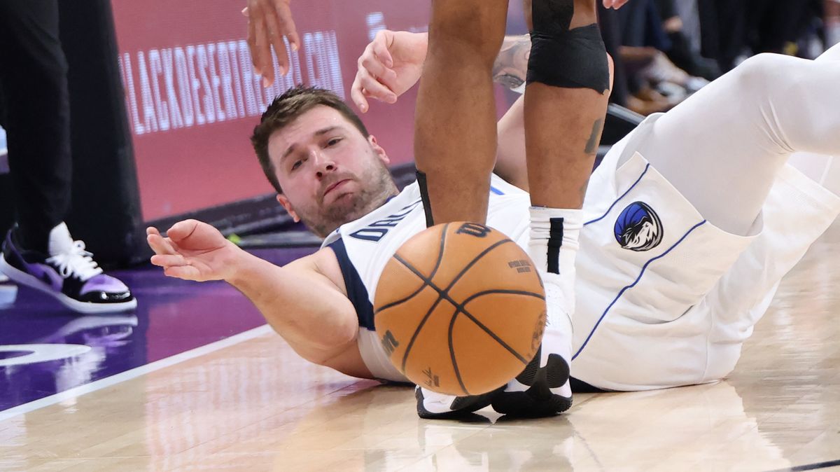 Chyba Dončiče v obraně pomohla Utahu v NBA k první domácí výhře