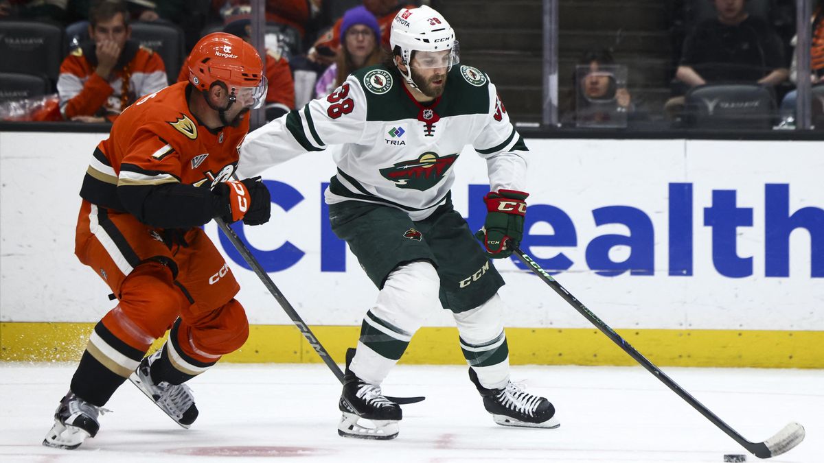 Vrána se vrátil do sestavy a přihrál na gól, Gudas bodoval poprvé v sezoně NHL