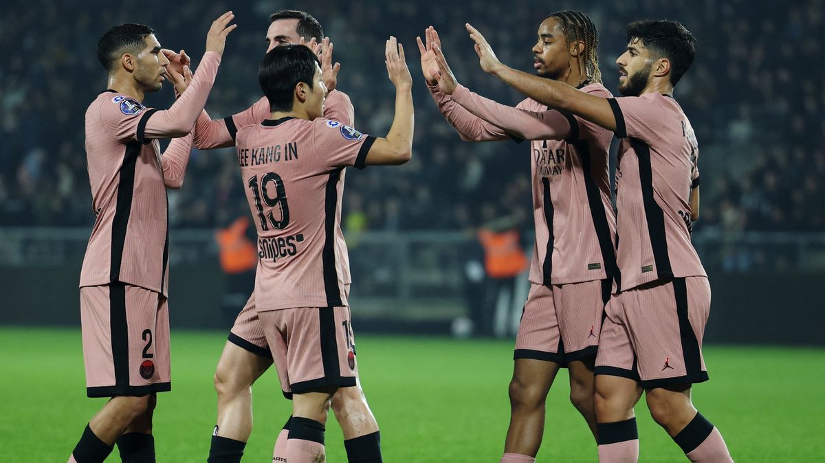 Fotbalisté PSG čtyřmi góly v první půli zničili Angers