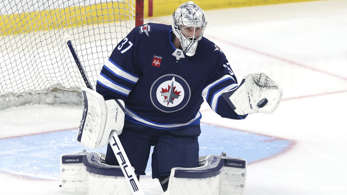 Gólman Winnipegu Hellebuyck sebral rekord Pavelcovi a je hvězdou týdne v NHL