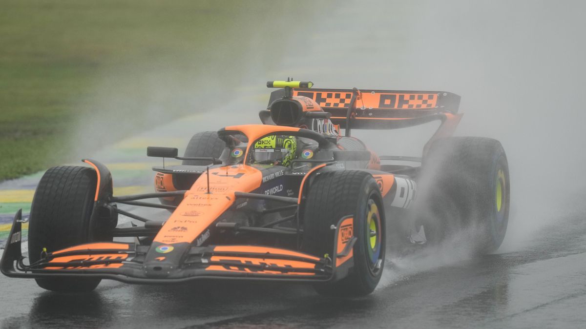 Divočinu v odložené kvalifikaci zvládl nejlépe Norris. Verstappen vyjede až sedmnáctý
