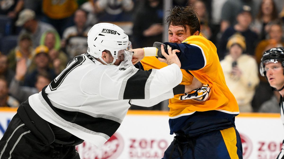 Útočník Los Angeles Jeannot za úder ramenem do hlavy přijde o tři zápasy NHL