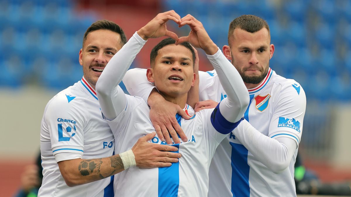 Baník rozstřílel Duklu a v tabulce jde před Spartu