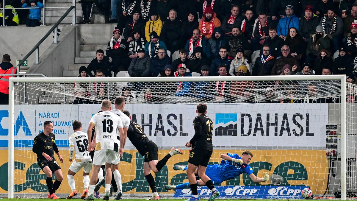 Slavia v Hradci přišla o tři body i vítěznou sérii