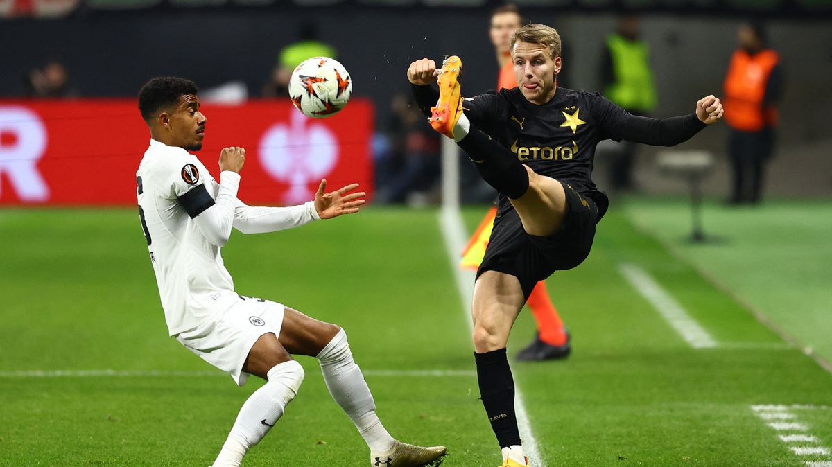 Slavia ani ve Frankfurtu na body nedosáhla. Rozhodla výstavní trefa
