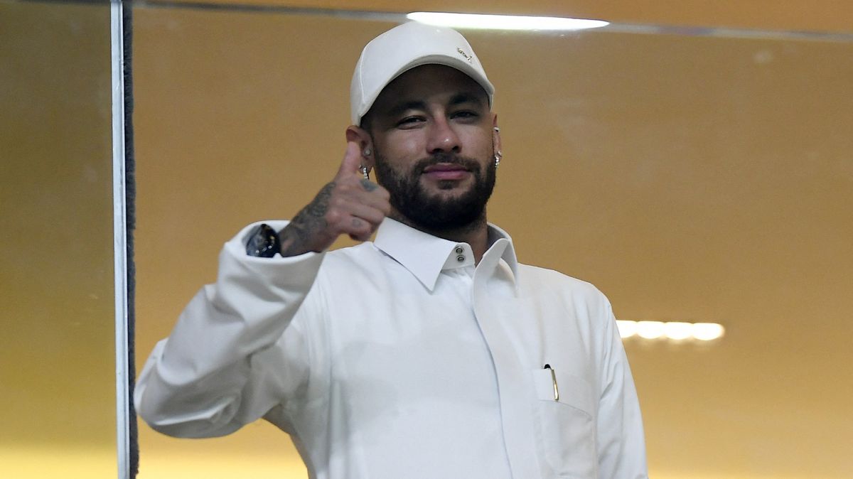 Neymar se v druhém utkání po návratu opět zranil
