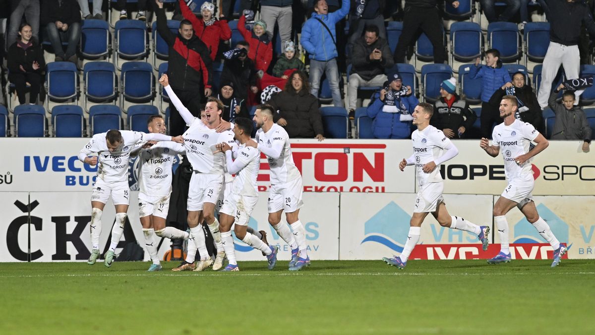 Smetanův debut i zabijačka. Slovácko načíná těžkou sérii doma. Trenér přinesl nové věci, zaznívá