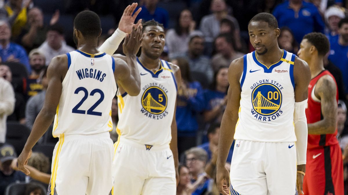 Warriors bez Curryho přerušili v NBA sérii porážek, Cleveland si upevnil vedení