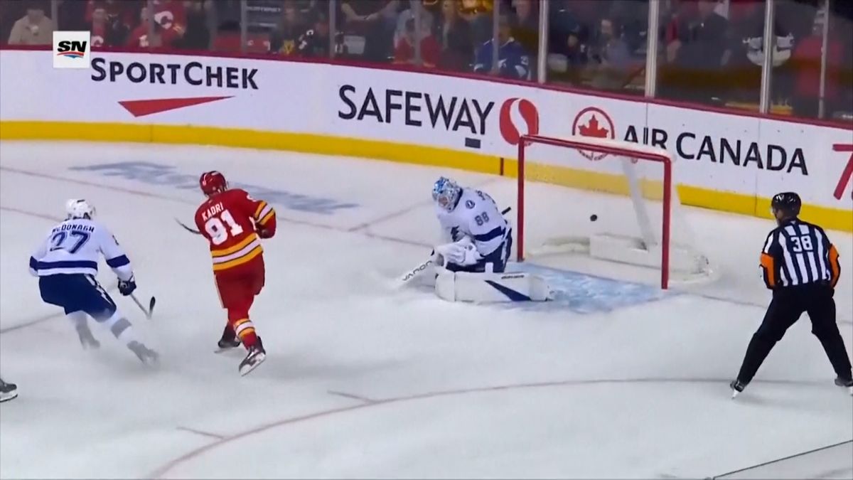 Jedinečný gól v NHL. Skokan z Calgary předvedl ohromující parádu