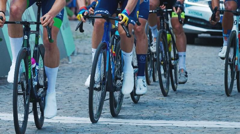 Do německých dráhových cyklistů najelo auto, šest zraněných