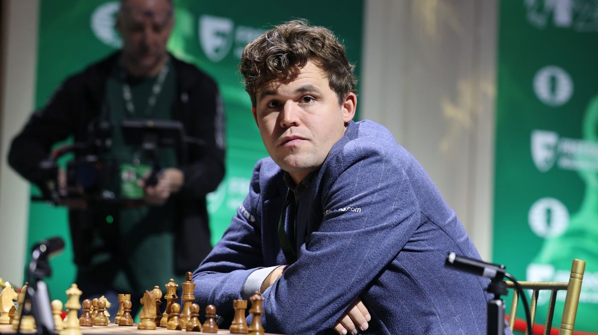 Carlsen dostal trest za džíny a opustil mistrovství světa v rapid šachu