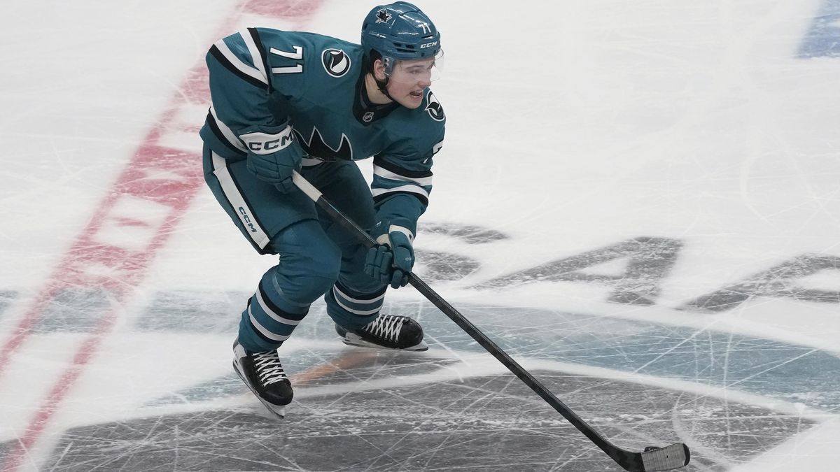 Hlavní hvězdou týdne v NHL je osmnáctiletý útočník Celebrini