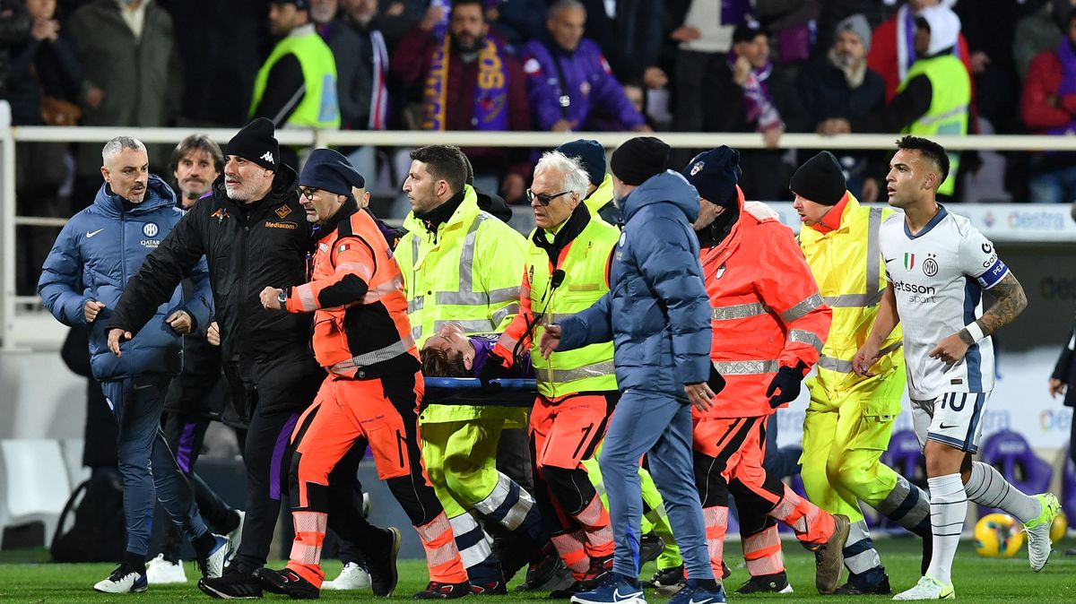 Děsivé chvíle v Itálii. Po kolapsu jednoho z hráčů je zápas přerušen