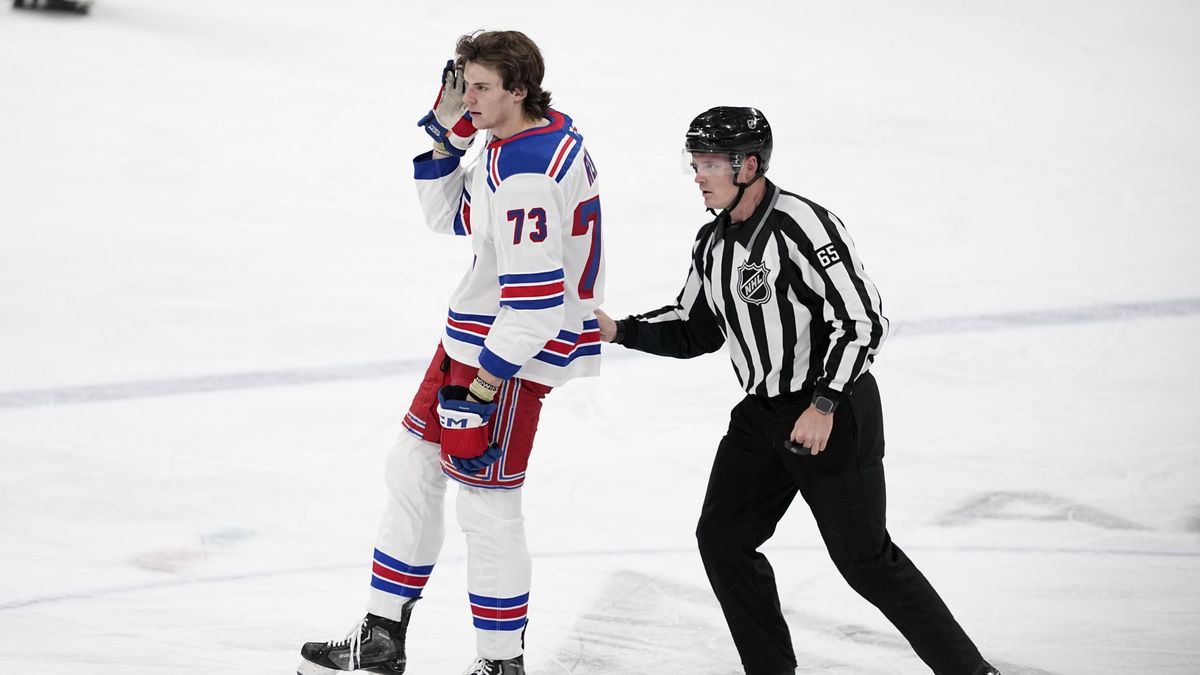 Loket nahoře, trest do konce. Newyorské monstrum řádilo i v Texasu, ale kouč ho pochválil
