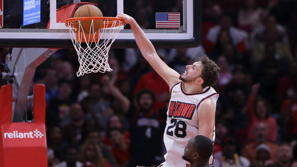 Minnesota otočila v NBA zápas s Houstonem, ve Phoenixu se strhla bitka