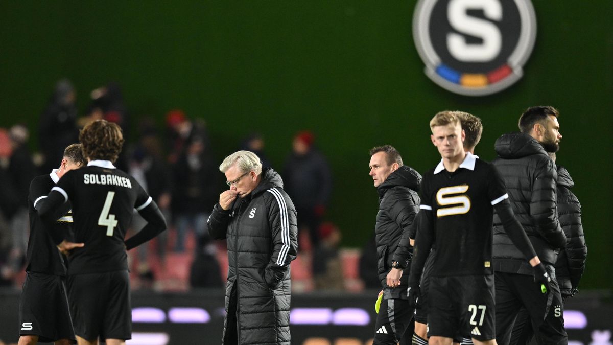 Co je?! Co je?! Na Letné se pískalo, trenér nespokojené fanoušky chápe