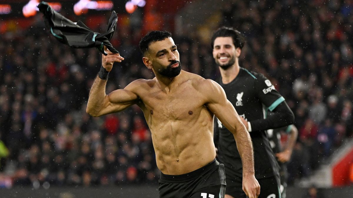 Liverpool porazil po obratu Southampton 3:2 a vede anglickou ligu už o osm bodů