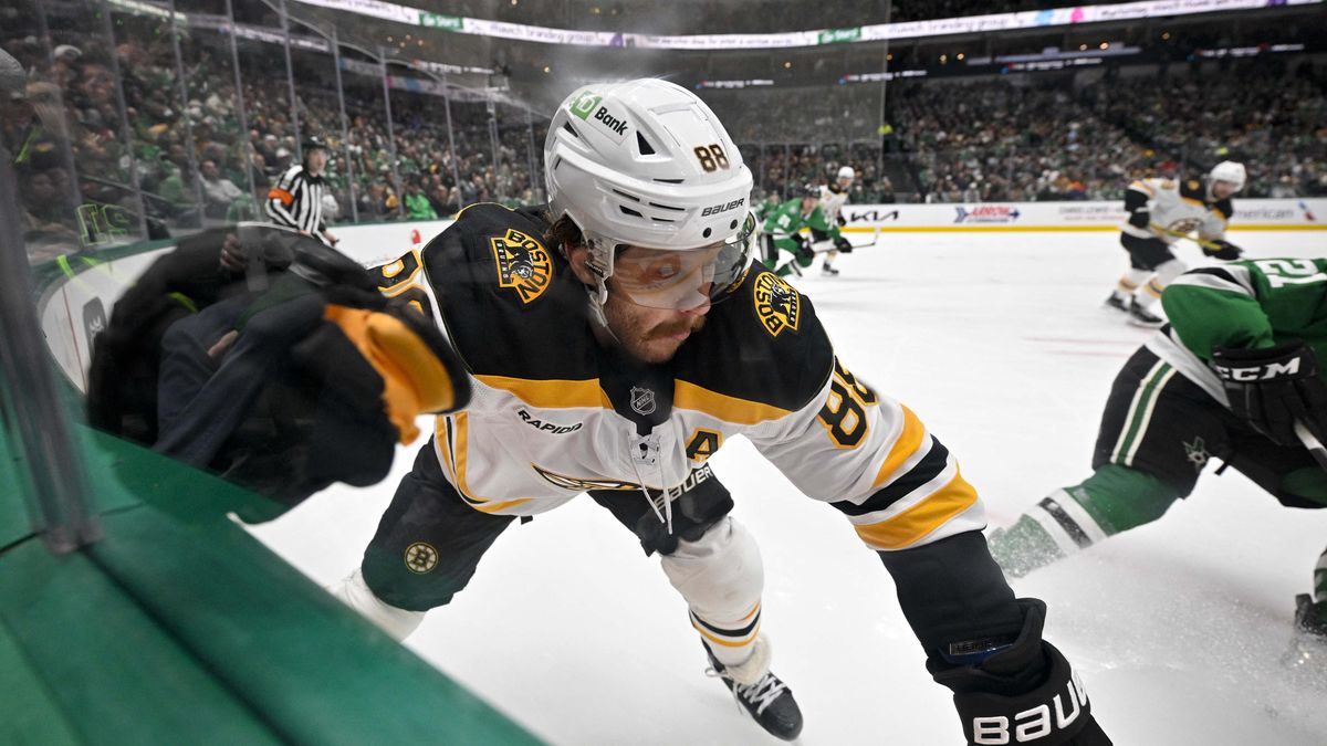 Pastrňák se v NHL znovu trefil. Boston ale vyfasoval debakl